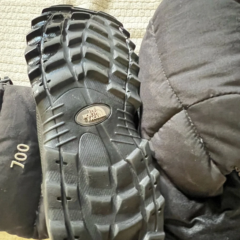 The North Face Nuptse Black Boots Rugged Outdoor Performance - Picture 2 of 5